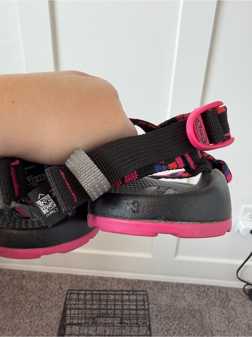 Chaco kids cross strap sandals size 3 - Picture 6 of 7